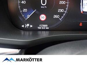 Volvo  D4 Momentum Pro 2WD/BLIS/ACC/CAM/LED/AHK/