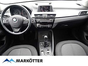 BMW  18i sDrive Advantage/NAVI/LED/SHZ/PDC/